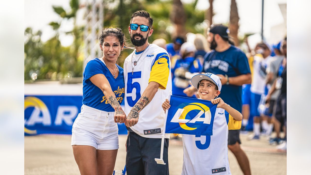 FAN PHOTOS: Best fan moments from Rams-Bills season opener