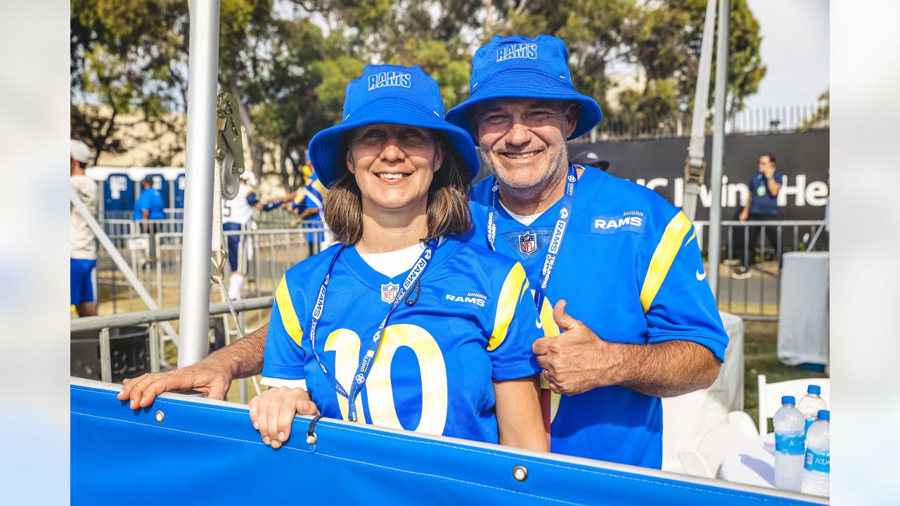 Giveaways at Rams Training Camp in Irvine, CA : r/LosAngelesRams