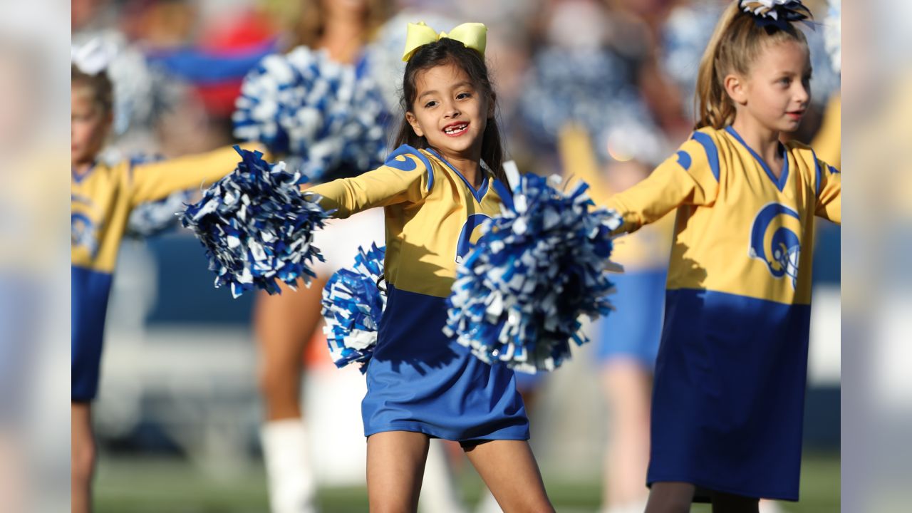 Rams Junior Cheerleaders halftime performance