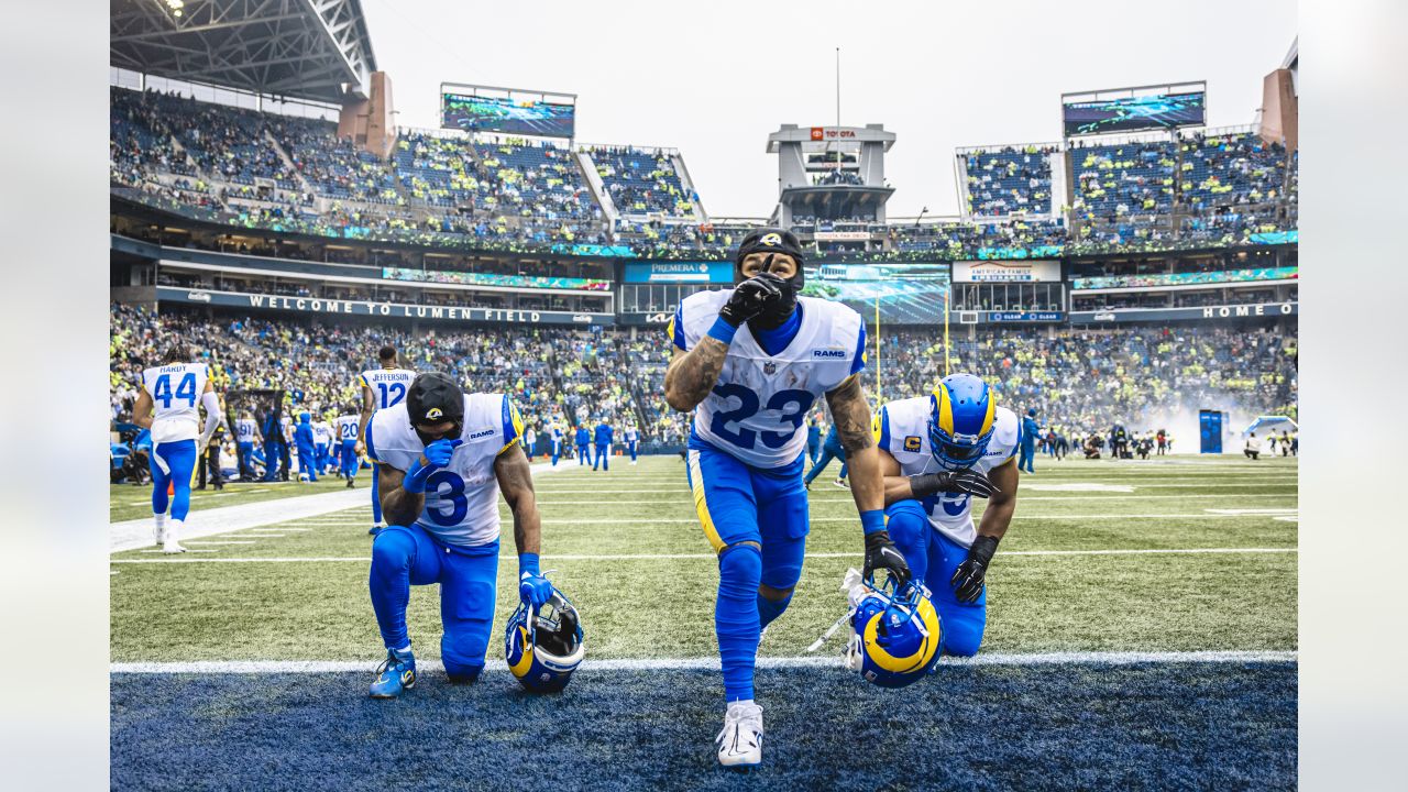 Bobby Wagner gets rousing reception in first game back at Lumen