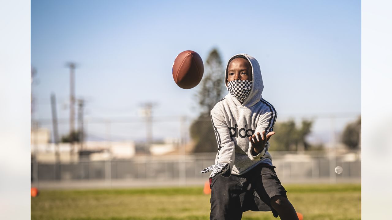 Rams launch flag football league for Los Angeles Unified students, surprise  students with jerseys and equipment