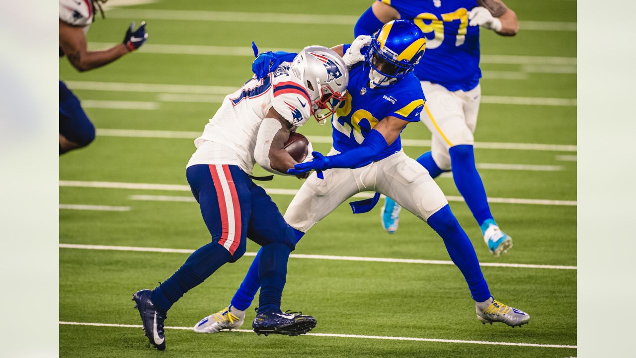 The best photos from Patriots vs. Rams in Week 14