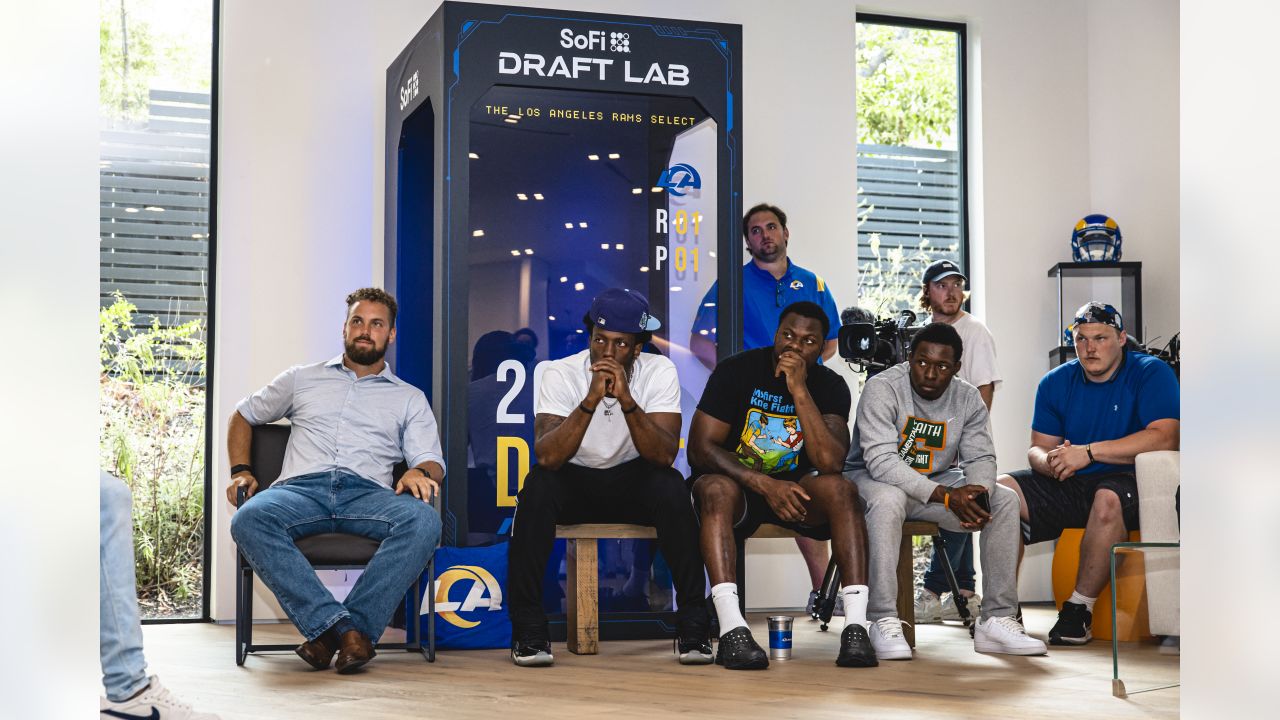 Los Angeles Rams Legend Eric Dickerson Forging Bond with 2022 Draft Class -  Sports Illustrated LA Rams News, Analysis and More