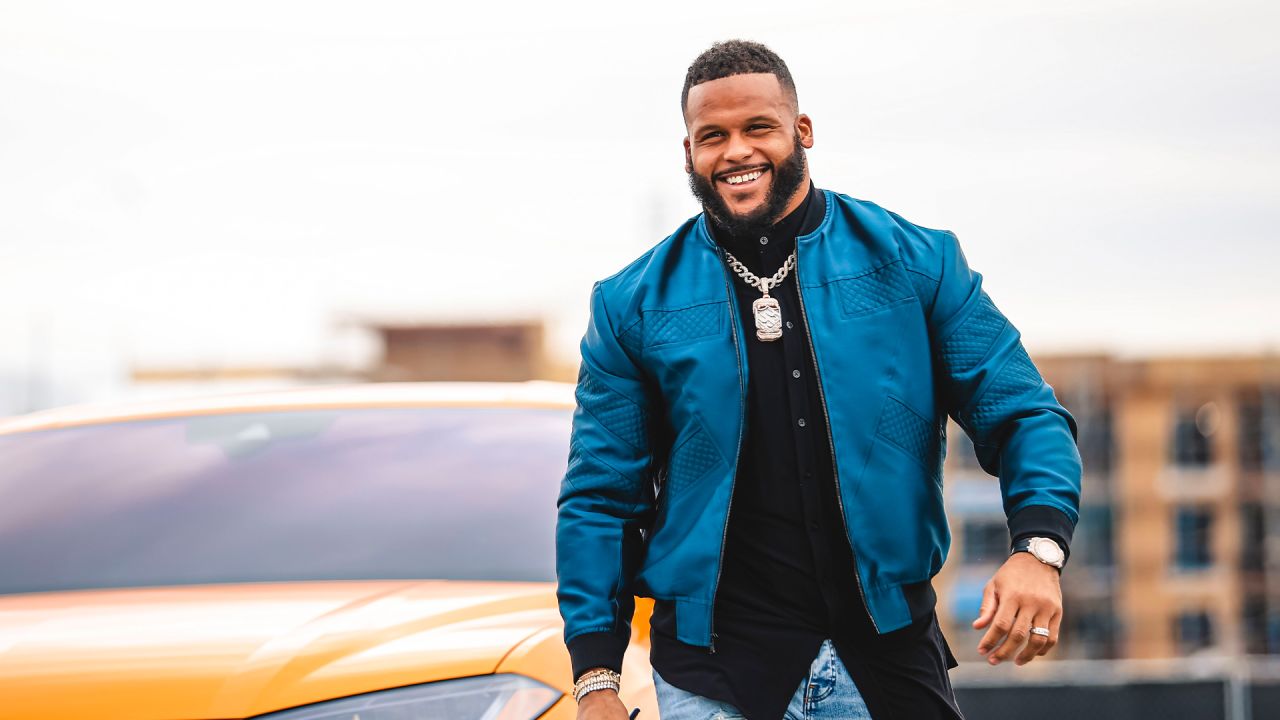 ARRIVAL PHOTOS: Cardinals Arrive For The Broncos Game