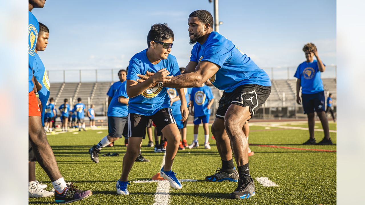 Rams star Bobby Wagner hosts youth football camp at Ontario school where he  graduated - ABC7 Los Angeles