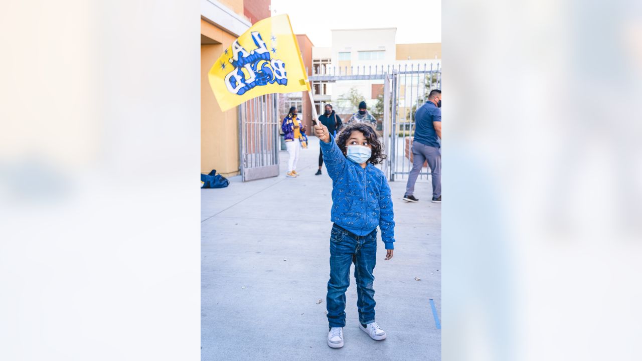 Los Angeles Rams surprise Watts Rams with mural and Super Bowl