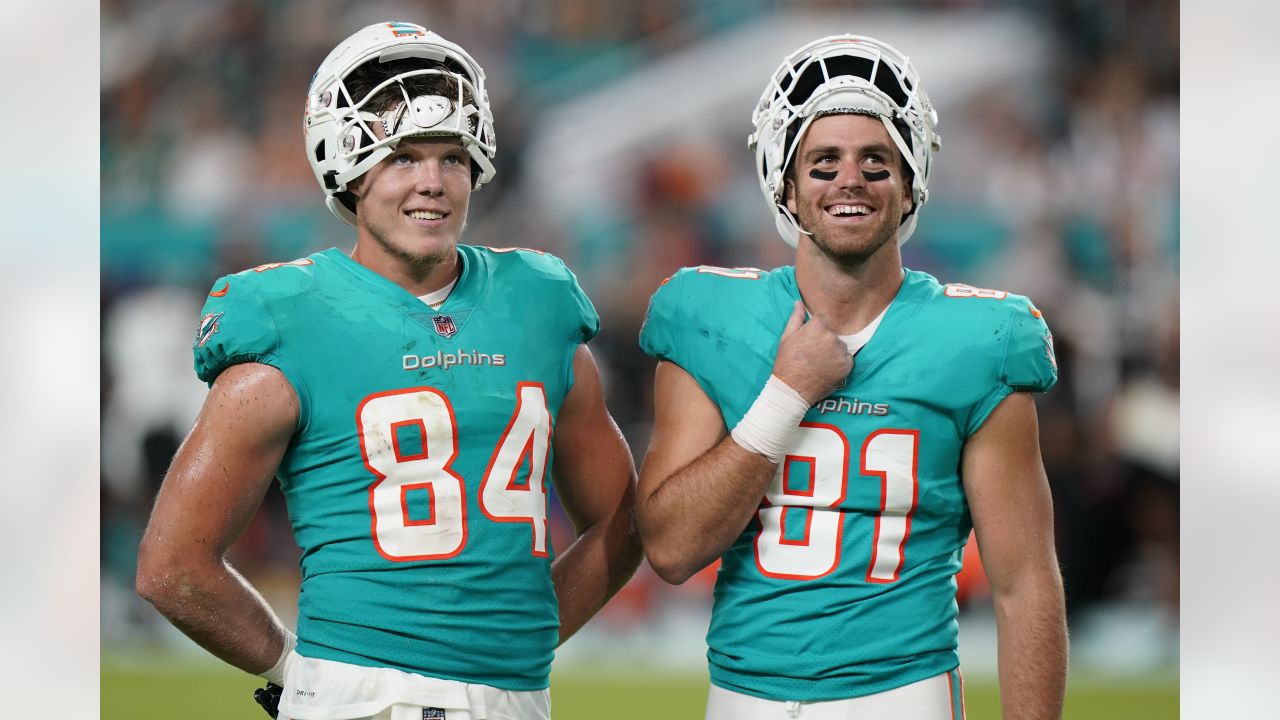 Miami Dolphins tight ends Hunter Long (84) and Durham Smythe (81