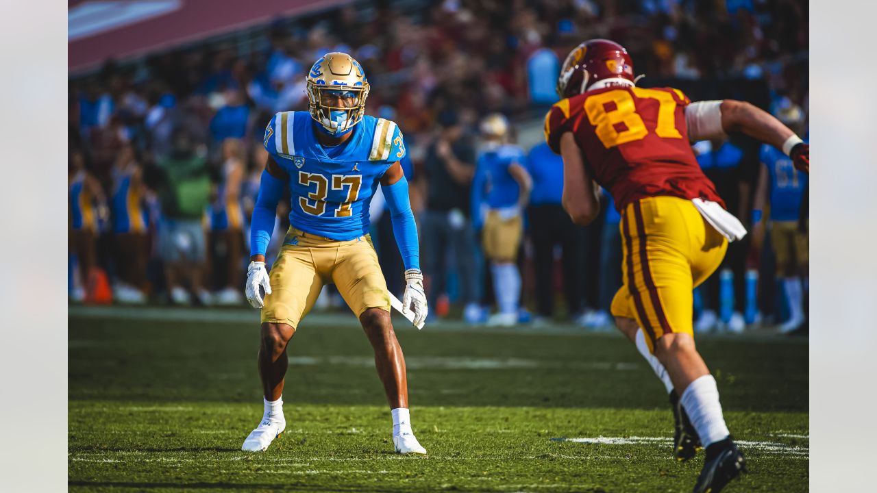 Los Angeles Rams safety Quentin Lake (37) runs during the first