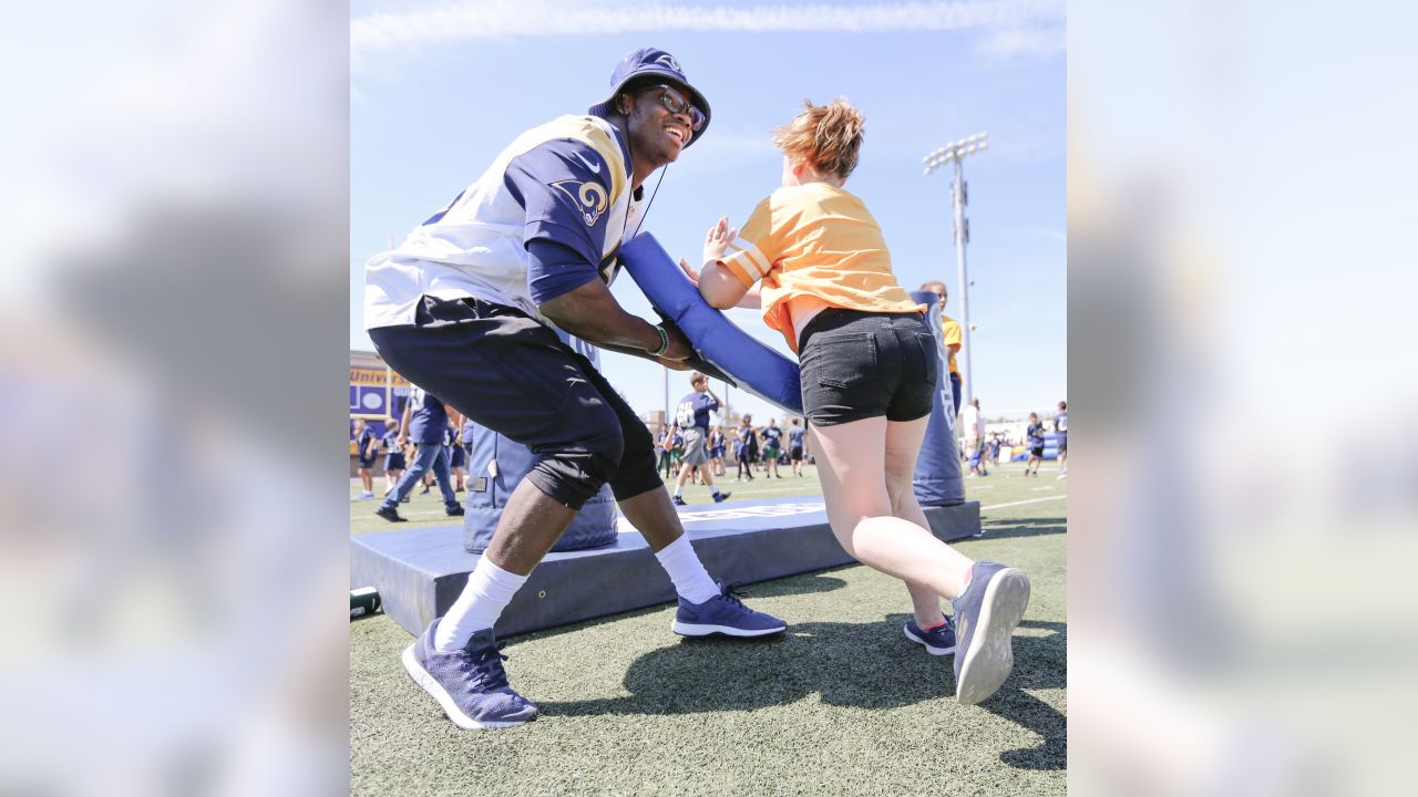 Rams' Aaron Donald drops by Simi Valley High, offers advice to players