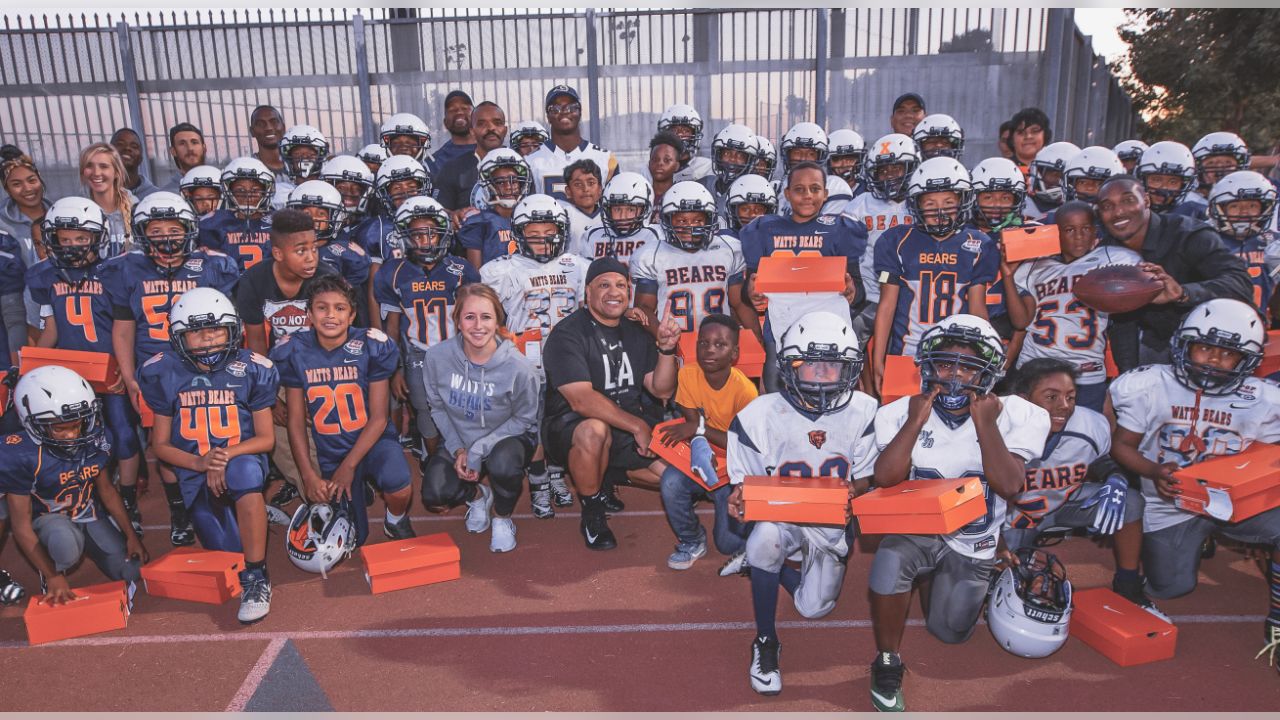 Los Angeles Rams Donate Cleats to Watts Bears – Los Angeles Sentinel