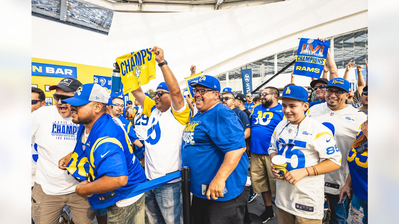 FAN PHOTOS: Best fan moments from Rams-Bills season opener