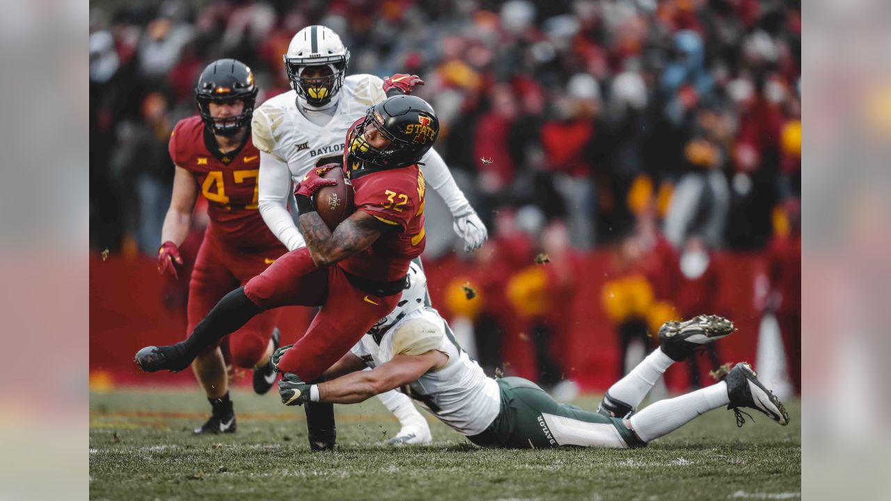 Cincinnati Bengals linebacker Clay Johnston (44) runs for the play