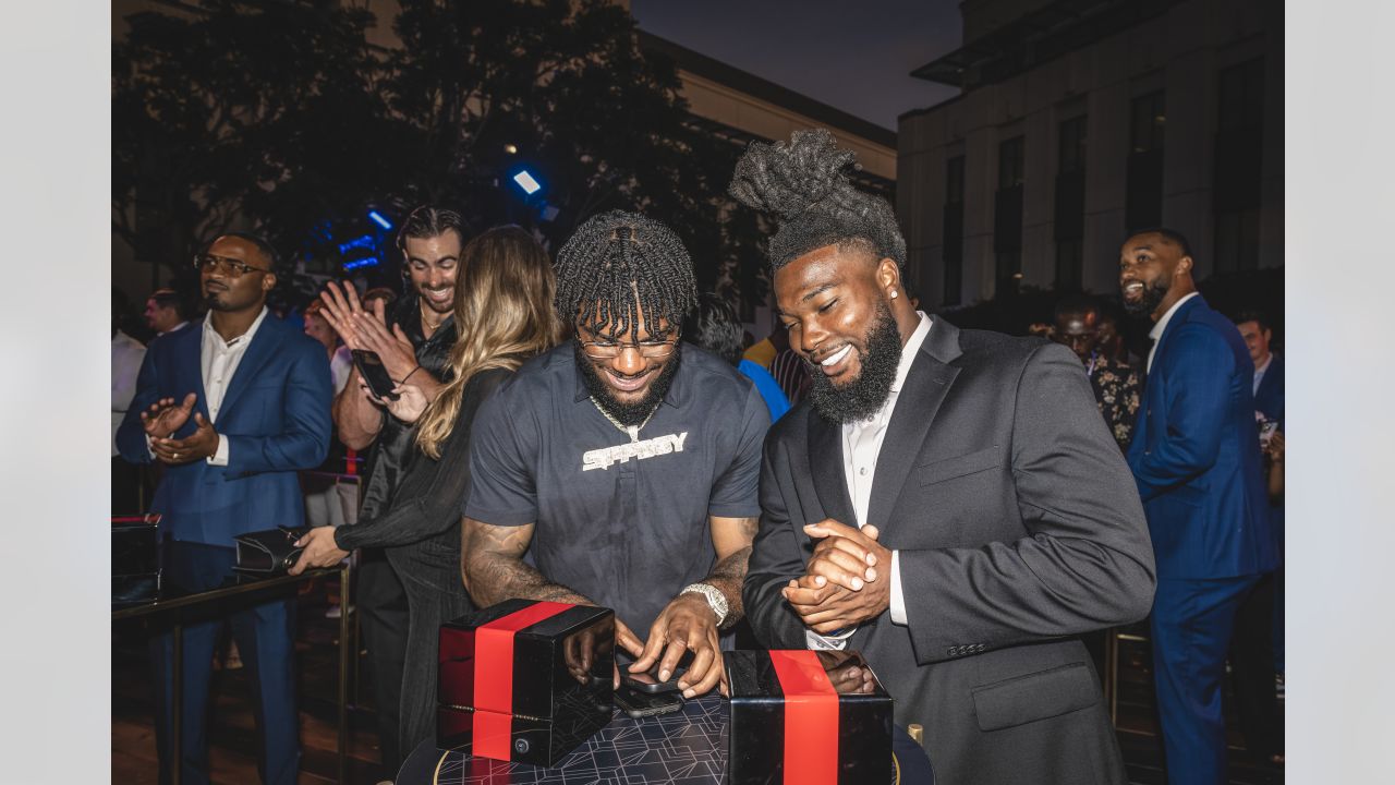 CEREMONY PHOTOS: Rams players' first look at their Championship Rings