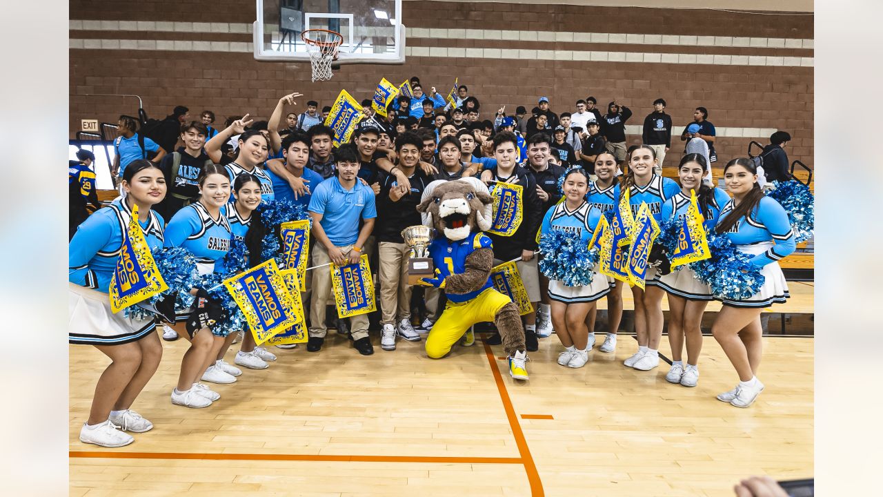 Rams Rookies Give Youth Football Team the SoFi Experience