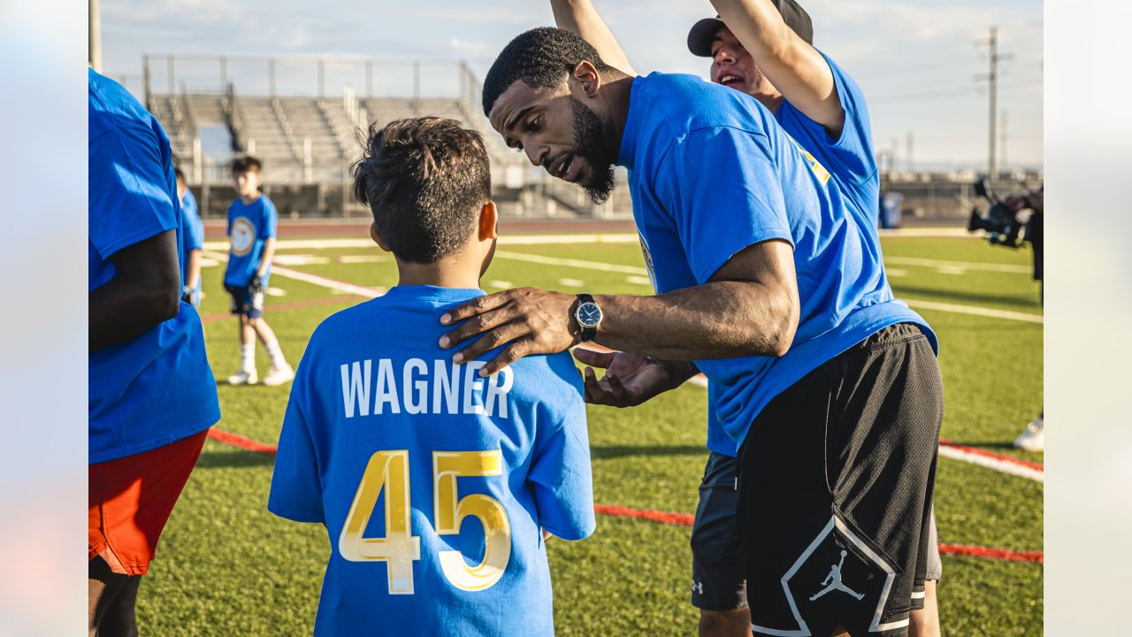 Rams star Bobby Wagner hosts youth football camp at Ontario school where he  graduated - ABC7 Los Angeles