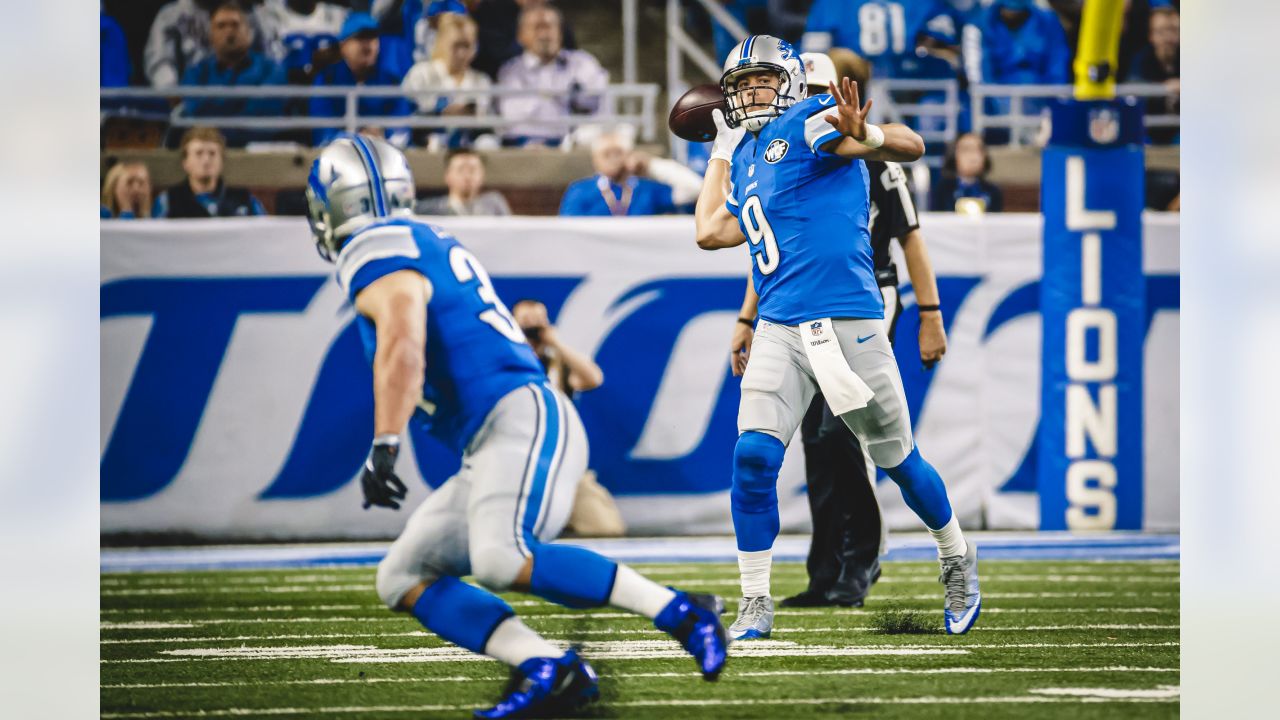 Detroit Lions running back Joique Bell (35) on the sideline against the  Philadelphia Eagles during an NFL football game at Ford Field in Detroit,  Thursday, Nov. 26, 2015. (AP Photo/Rick Osentoski Stock