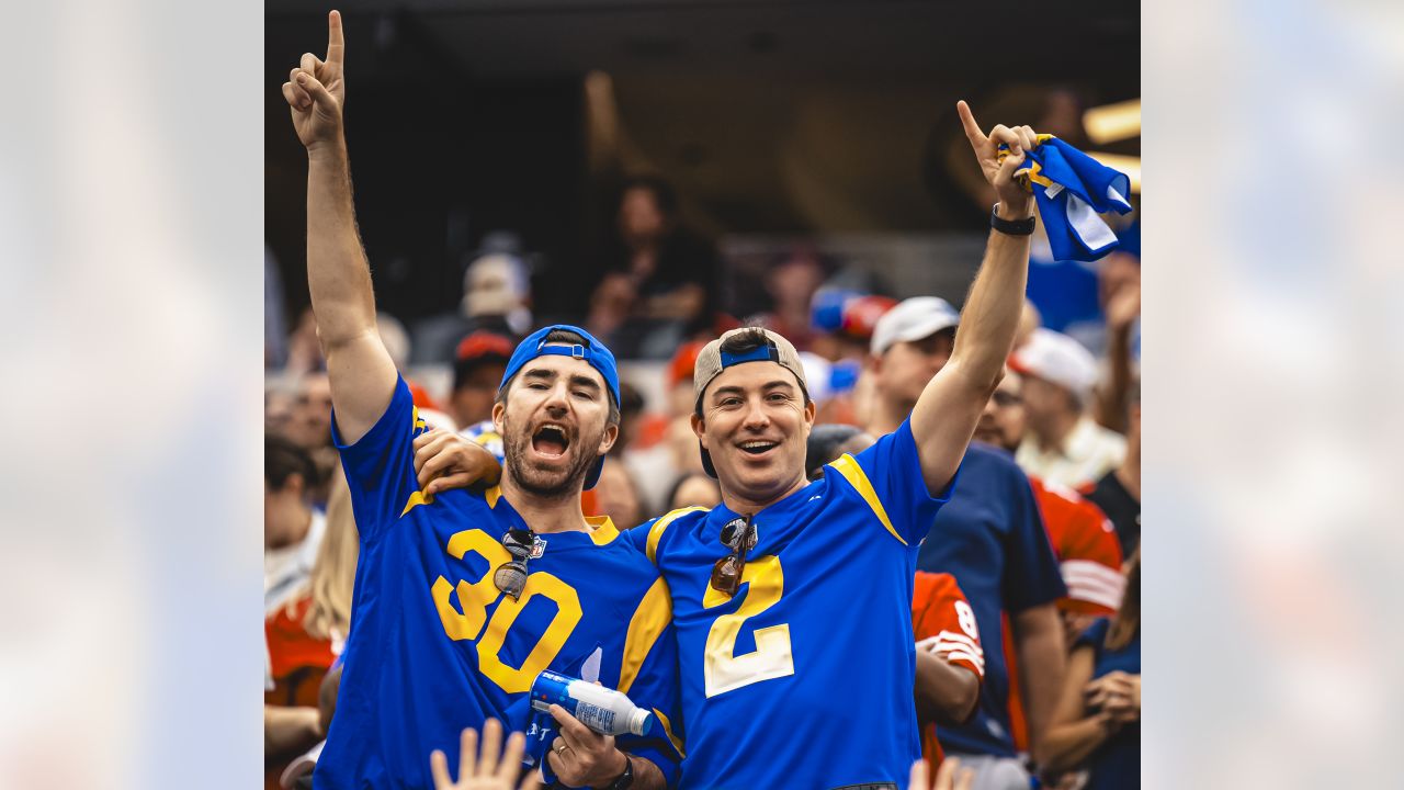 San Francisco 49ers vs. Los Angeles Rams. Fans support on NFL Game.  Silhouette of supporters, big screen with two rivals in background Stock  Photo - Alamy