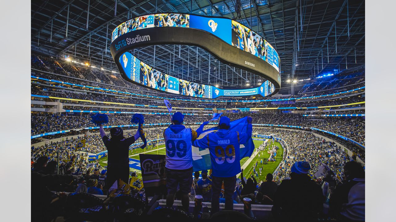 Rams-Chargers game features insane brawl between fans at SoFi Stadium