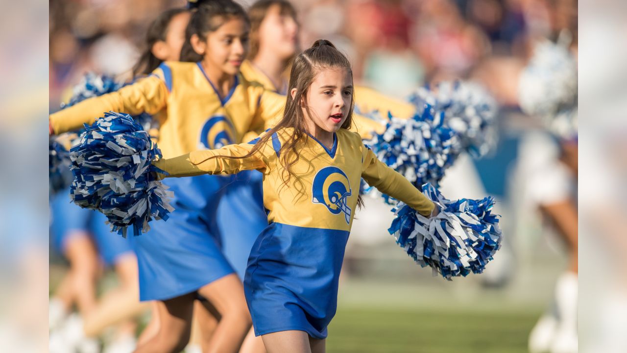 Rams Junior Cheerleaders halftime performance