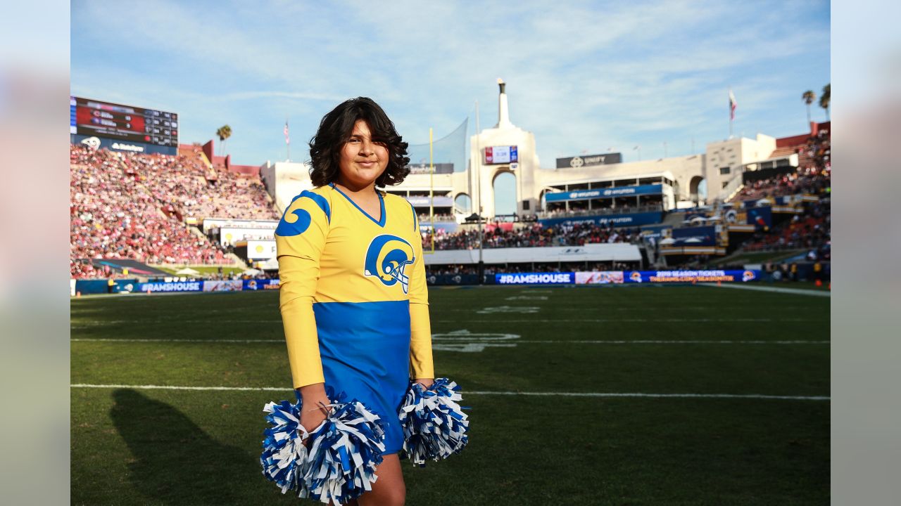 Rams Junior Cheerleaders halftime performance