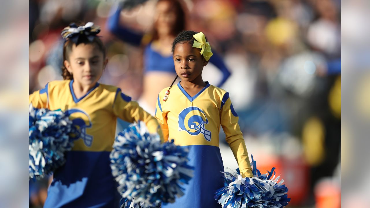 Rams Junior Cheerleaders halftime performance