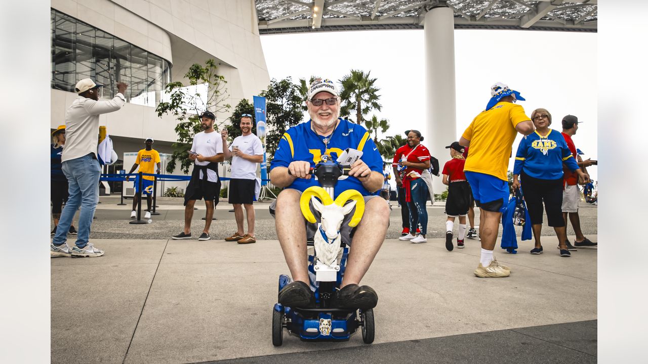 FAN PHOTOS: Best of Rams fans from Sunday's game against the 49ers