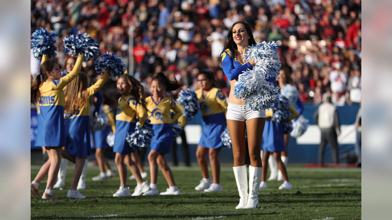 Rams Junior Cheerleaders halftime performance