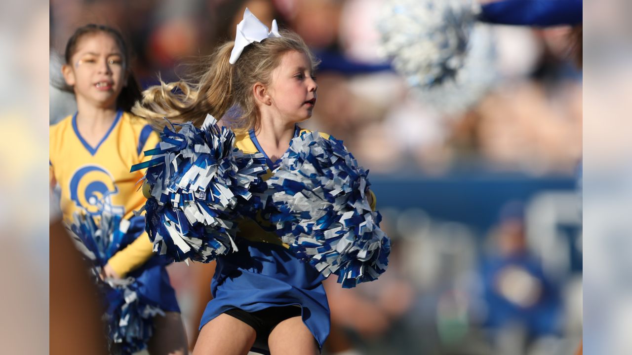 Rams Junior Cheerleaders halftime performance