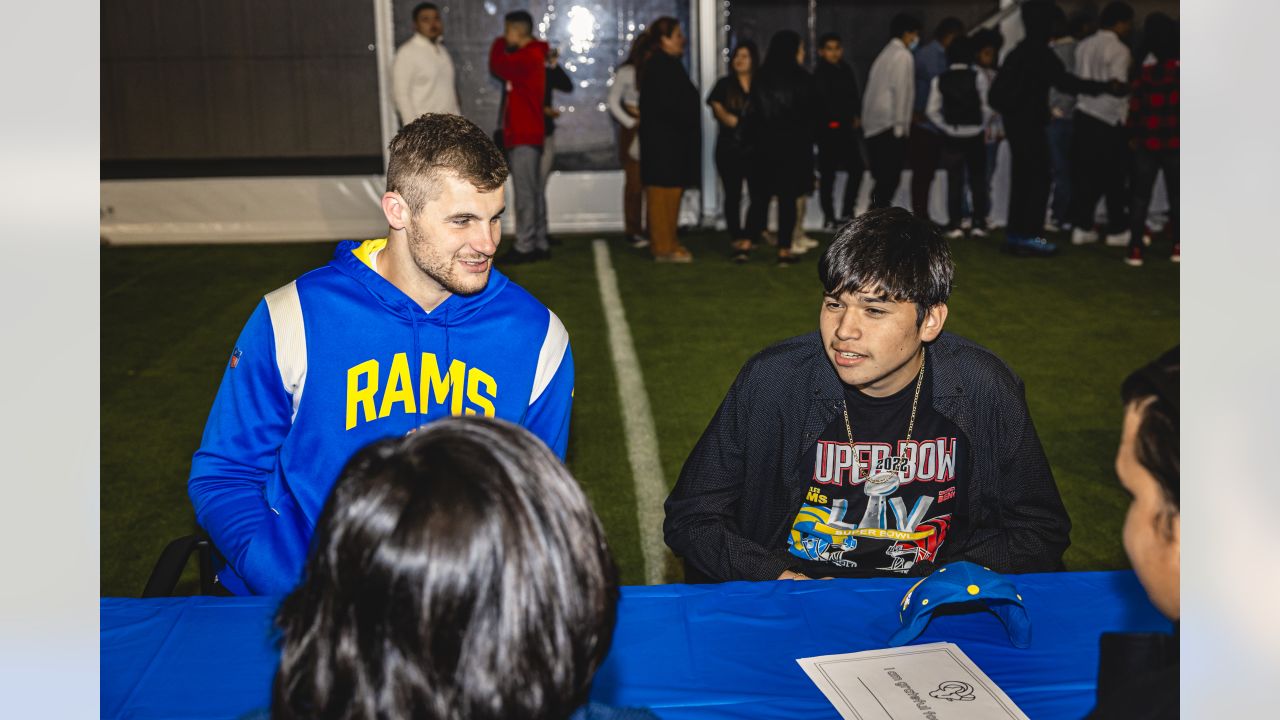 Rams Rookies Give Youth Football Team the SoFi Experience