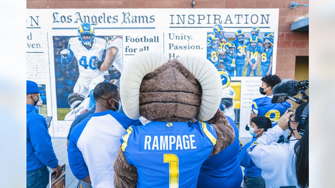 Los Angeles Rams surprise Watts Rams with mural and Super Bowl