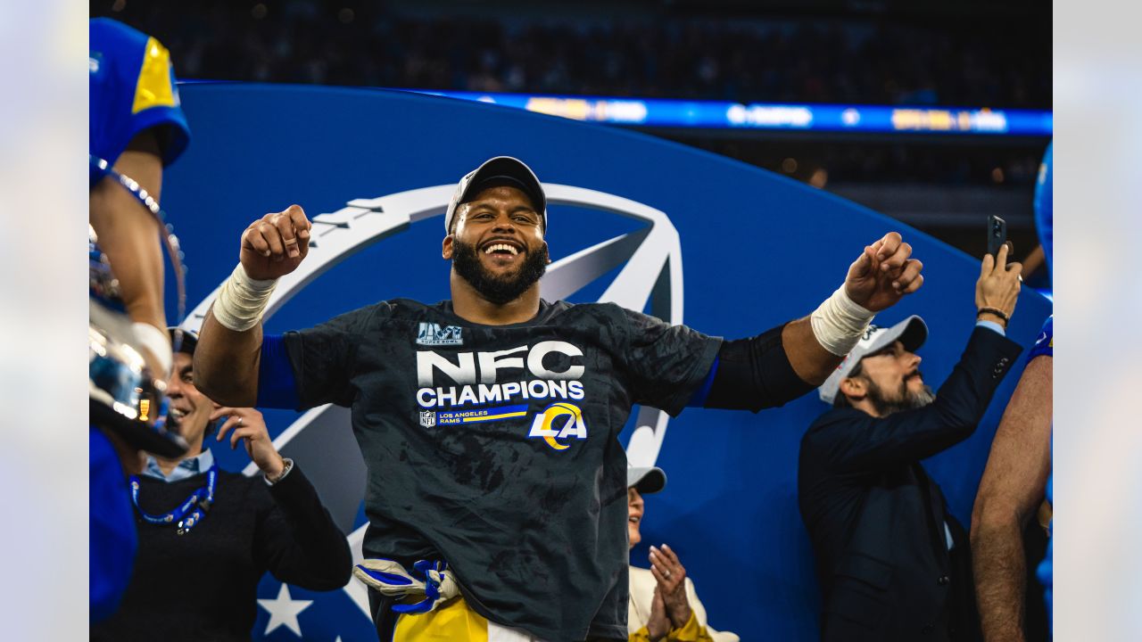 Los Angeles Rams presented with George Halas trophy after winning NFC  Championship