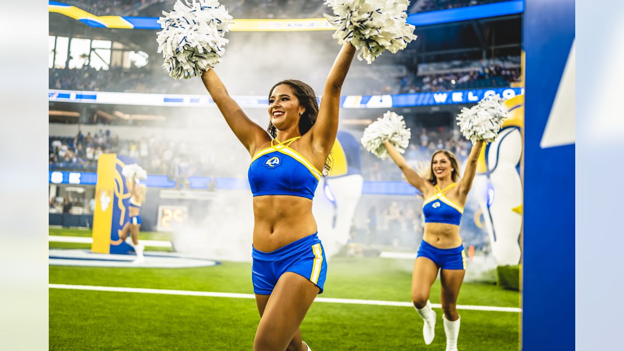 Rams Cheerleaders on X: Havin' fun on gameday! 