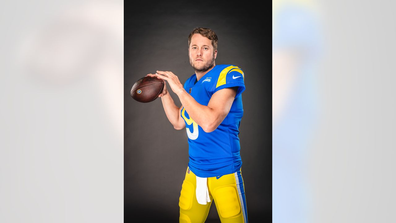 Matthew Stafford, Rams take field for 1st time in throwback uniforms