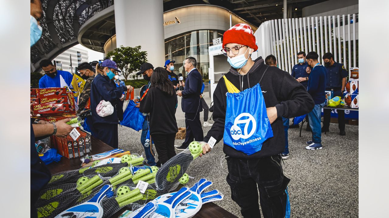 Rams offer first-look at new team store to season ticket holders - ABC7 Los  Angeles