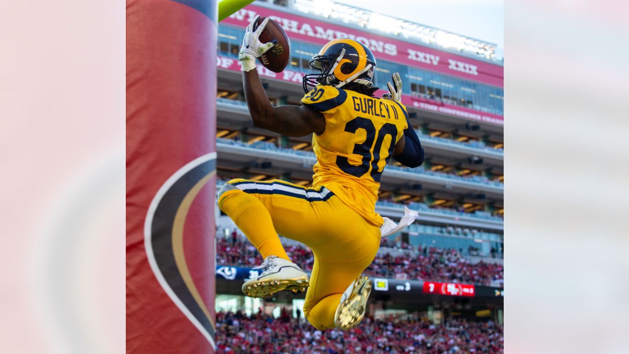 THROWBACK PHOTOS: Best historical moments from Rams vs. 49ers matchups