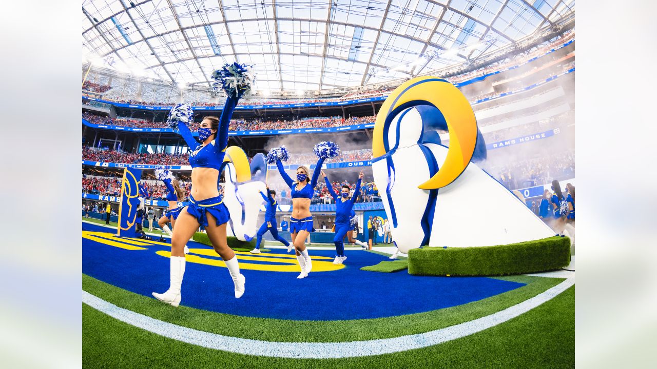 A San Francisco 49ers and NFC cheerleader performs during the Pro Bowl,  Sunday, Jan. 26, 2020, at Camping World Stadium in Orlando, Florida. (Photo  by IOS/ESPA-Images Stock Photo - Alamy