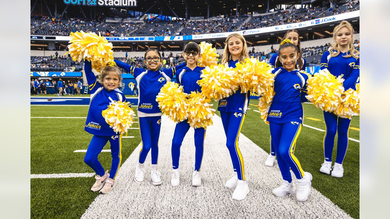 Rams Junior Cheerleaders halftime performance