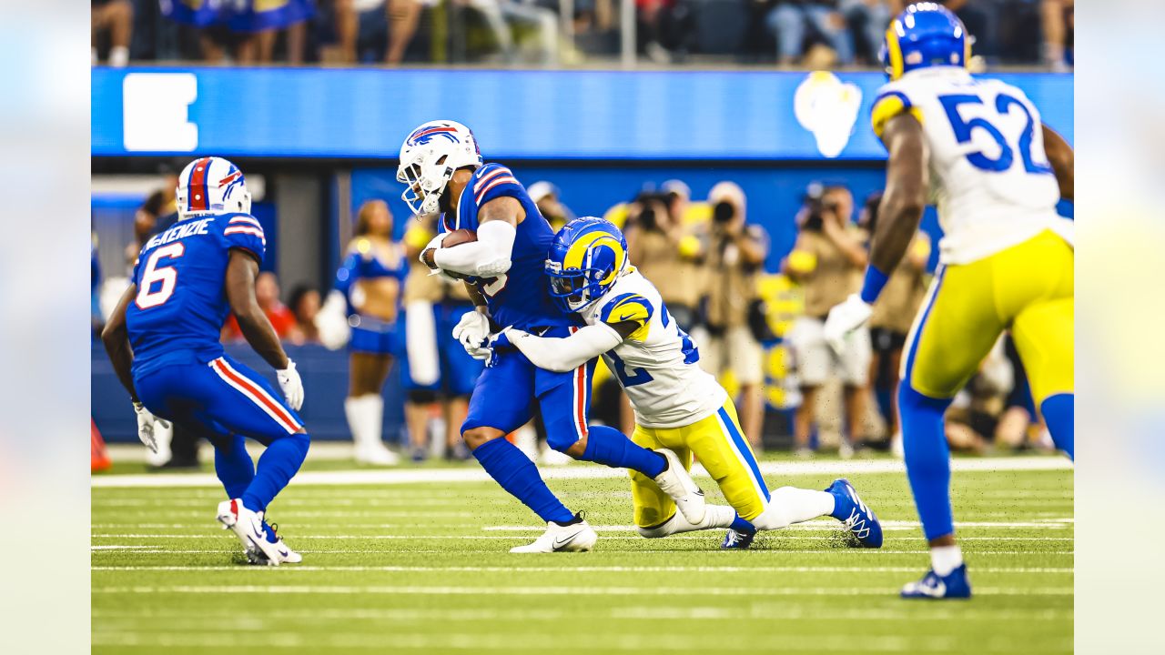 Buffalo Bills vs. Los Angeles Rams. Fans support on NFL Game. Silhouette of  supporters, big screen with two rivals in background Stock Photo - Alamy