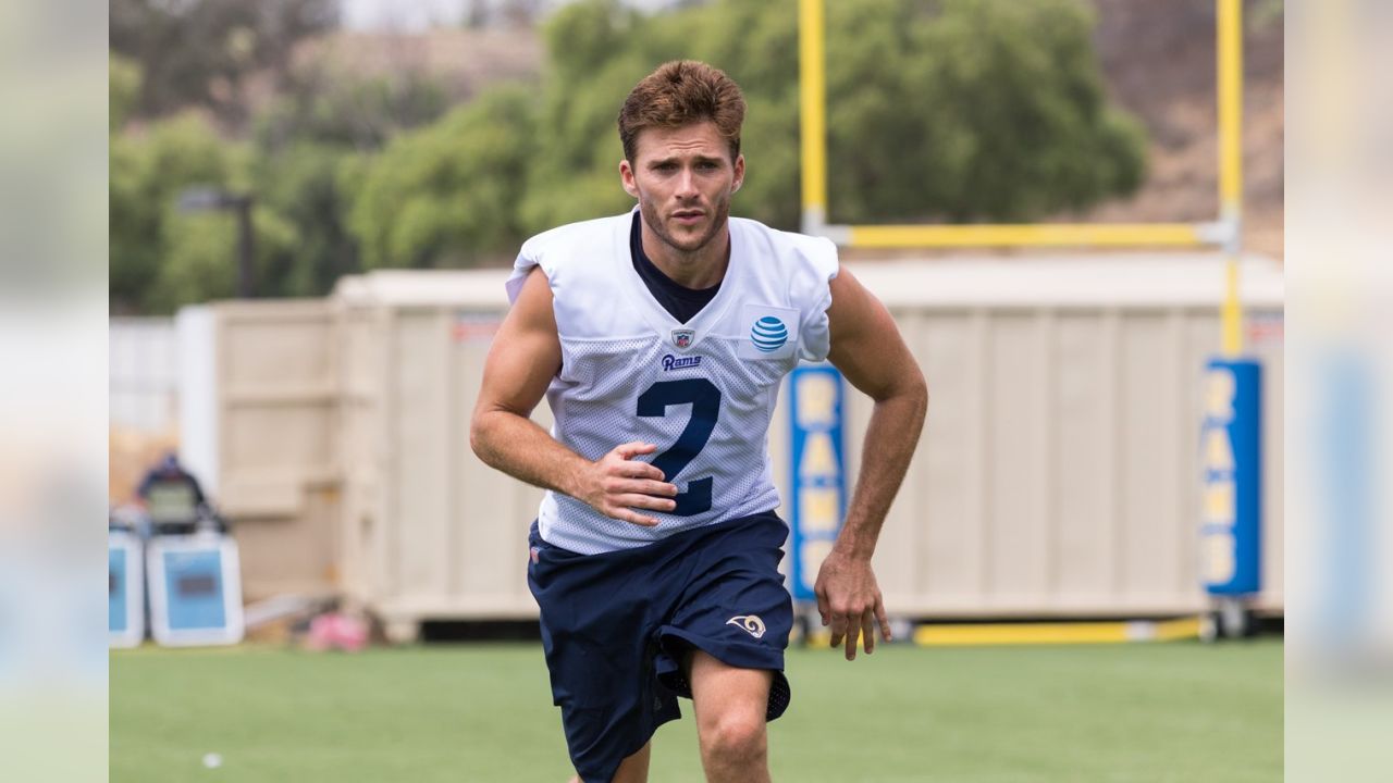 Kevin Hart and Scott Eastwood struggle at Rams' practice