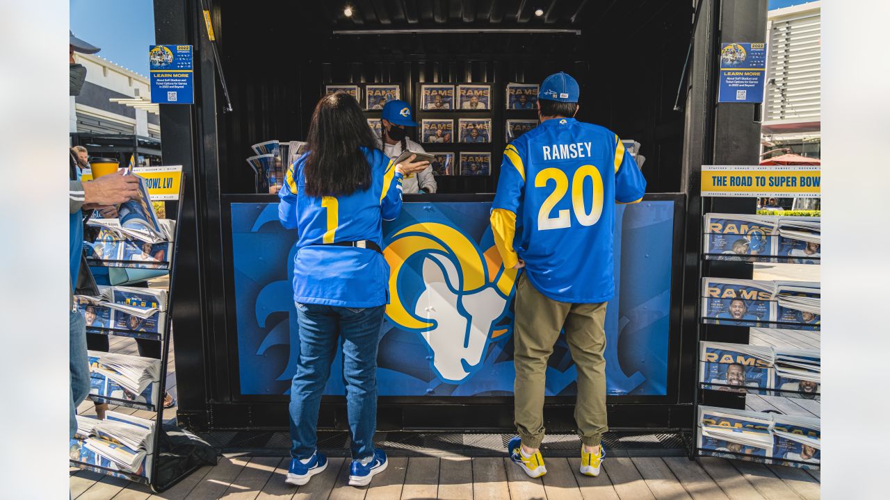 Los Angeles Rams set up a fan team store at 'The Grove' in Fairfax on the  week leading up to Super Bowl LVI - ABC7 Los Angeles