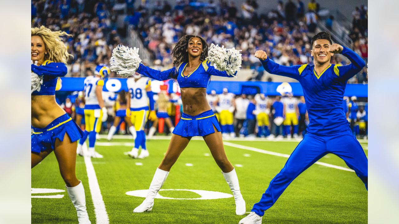 2,980 Rams Cheerleaders Stock Photos, High-Res Pictures, and