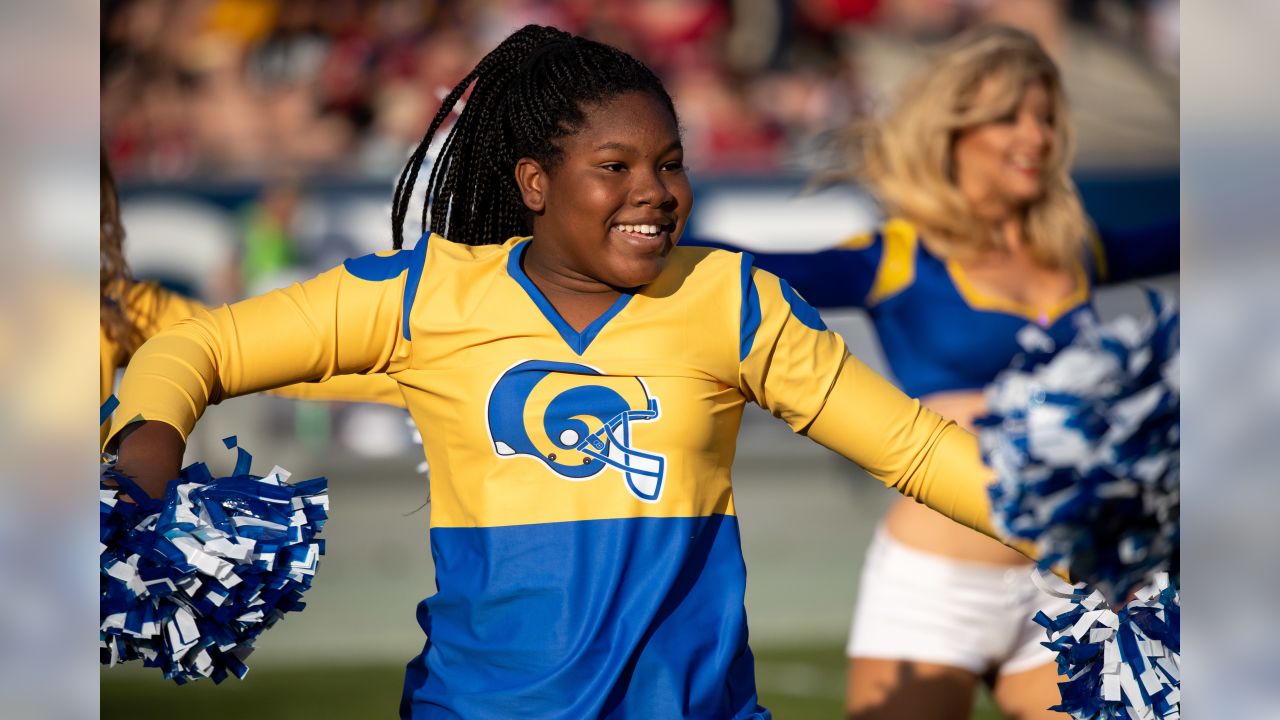 Rams Junior Cheerleaders halftime performance