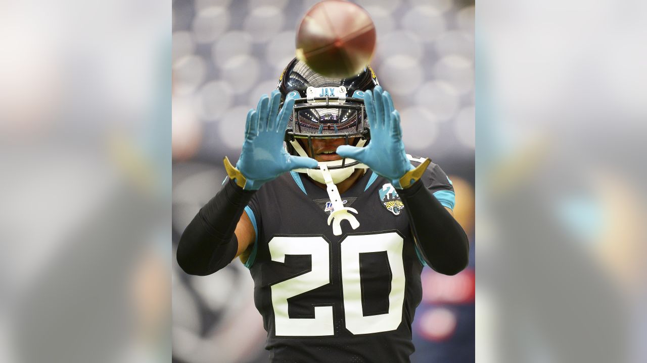 Jacksonville, FL, USA. 7th Jan, 2018. Jacksonville Jaguars cornerback Jalen  Ramsey (20) celebrates intercepting a ball intended for Buffalo Bills wide  receiver Deonte Thompson (10) during the AFC Wild Card football game