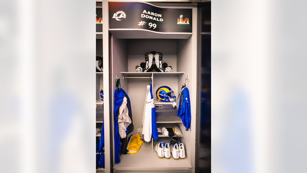 LA Rams M SBLVI Champ Roster - The Locker Room of Downey