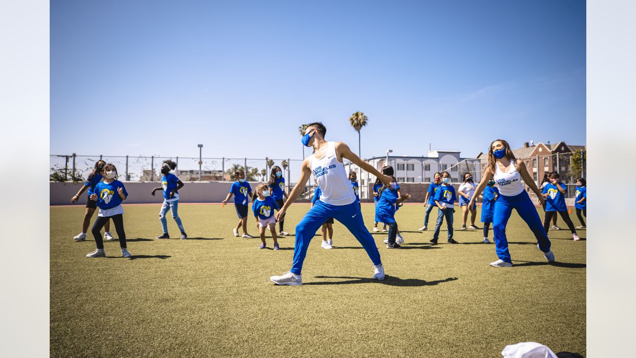 LA Rams coaches host clinic for Combat Center youth