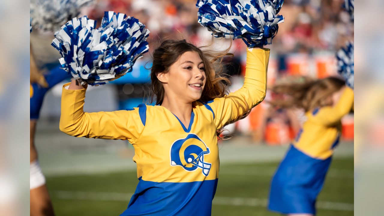 Rams Junior Cheerleaders halftime performance