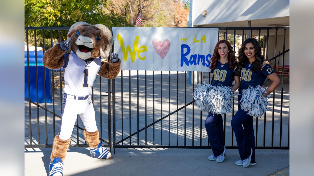 Los Angeles Rams Community  Rams host NFL Play 60 Field Day for Oak Hills  Elementary School students