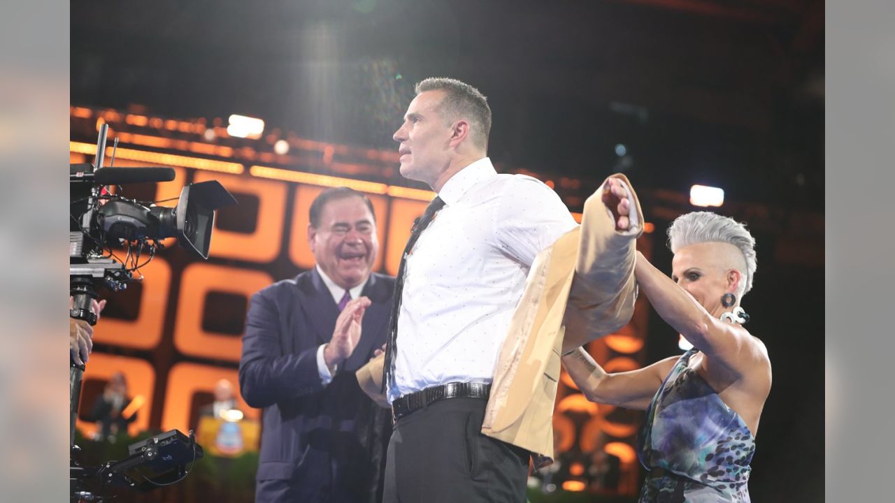 Kurt Warner enters the Hall as the GOAT of perseverance