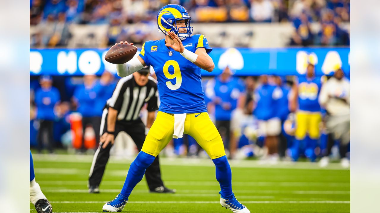 Rams sporting their best blue and yellow throwback uniforms for Week 17 -  Niners Nation