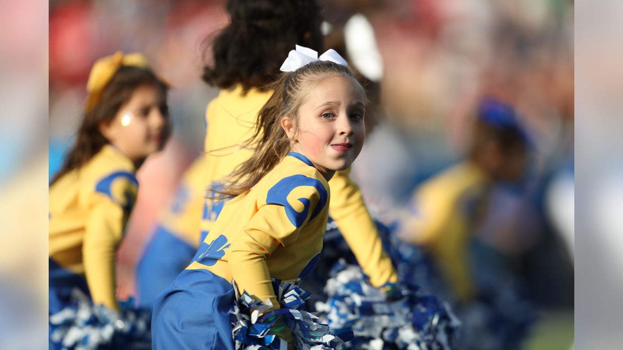 Rams Junior Cheerleaders halftime performance